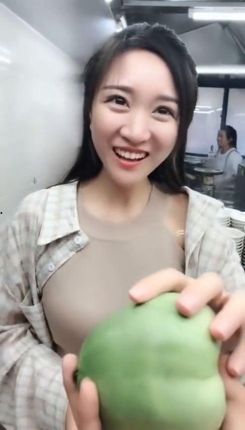 女生问你吃瓜没,揭秘女生问“你吃瓜没”背后的社交密码