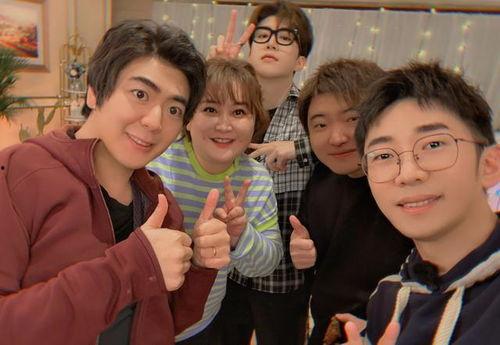 春游环游记吃瓜,吃瓜之旅,畅游人间烟火